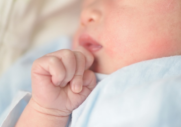 free-photo-baby-hands-the-child-sucks-fists