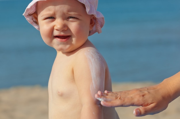 Baby sunscreen cream. Premium Photo