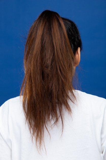 Back Side View Of Women To Show Hair Style Photo Premium