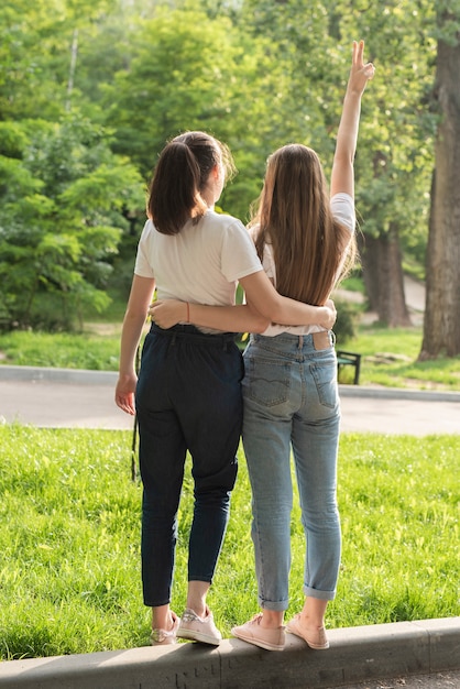 Free Photo | Back view girls posing in the park