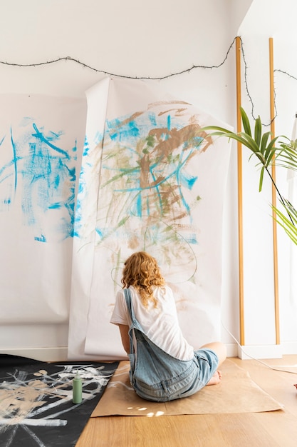 Back View Sitting Woman Painting Photo Free Download