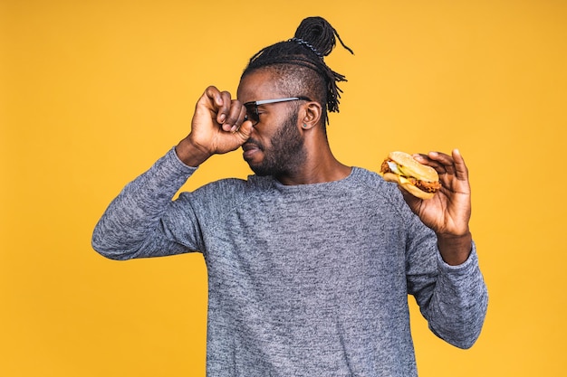 Premium photo bad smell young african american black man eating 