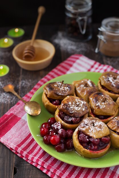 Premium Photo | Baked apples with cranberries