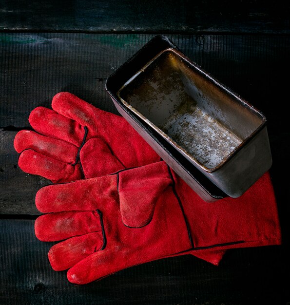 Premium Photo Baker gloves and bread forms