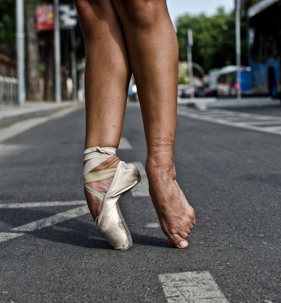 Premium Photo Ballerina feet, one pointshoes, strong move