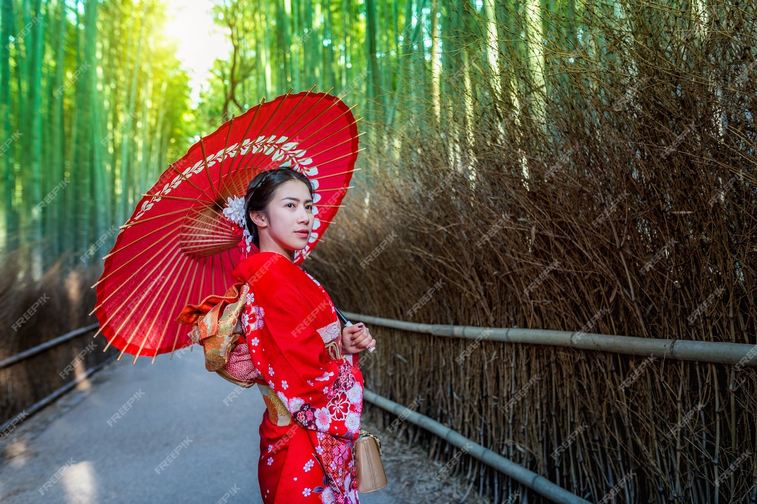 free-photo-bamboo-forest-asian-woman-wearing-japanese-traditional