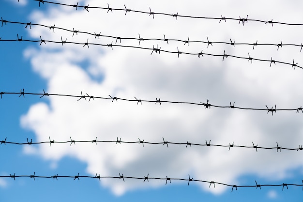 barbed wire fence illegal