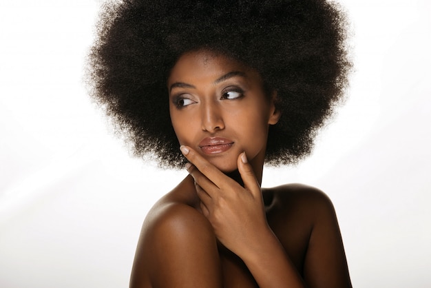 美しいアフロ女性 プレミアム写真