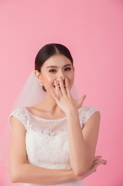 Beautiful asian bride portrait in pink | Free Photo