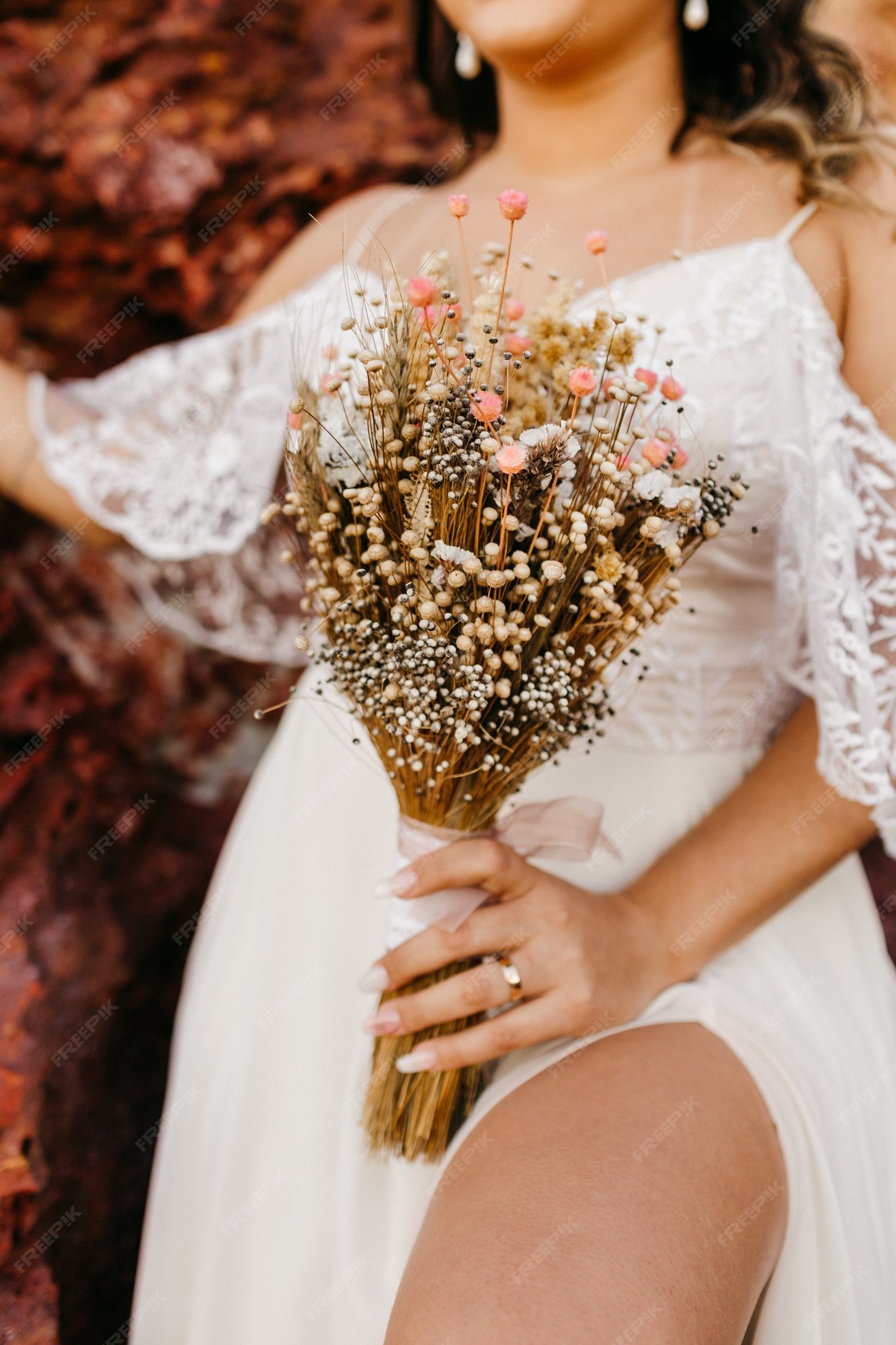 Free Photo Beautiful Bride Wearing A White Dress And Holding A Bouquet Of Flowers 