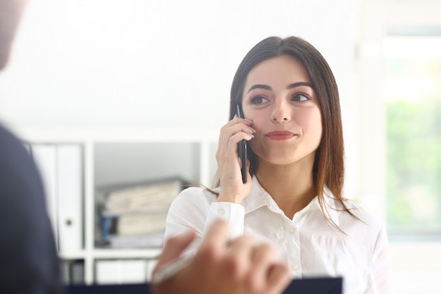 Premium Photo Beautiful Brunette Smiling Businesswoman Talk Cellphone