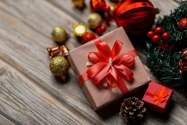 Premium Photo | Beautiful christmas box with a bow on the table