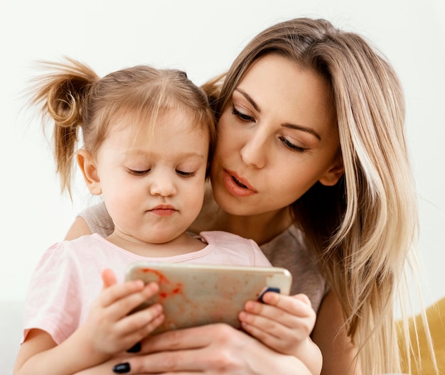 Free Photo Beautiful Daughter And Mother Spending Time Together At Home