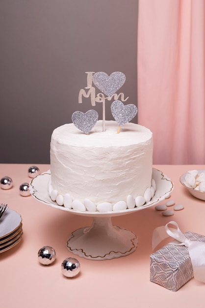 Free Photo | Beautiful and elegant cake topper