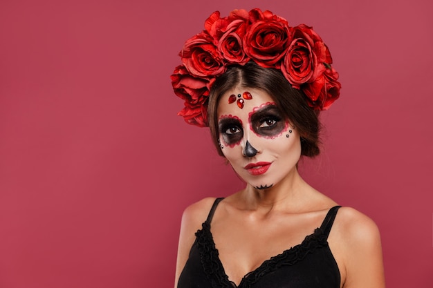 Premium Photo | Beautiful girl in la muerta attire and skull make up ...