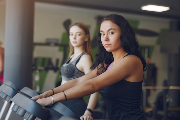 Beautiful girls in a gym. sports ladies in a sportswear. friends training Free Photo