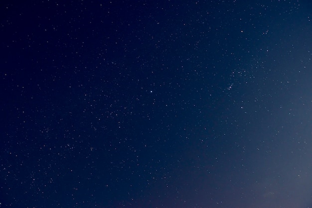 輝く星と美しい夜の空 無料の写真