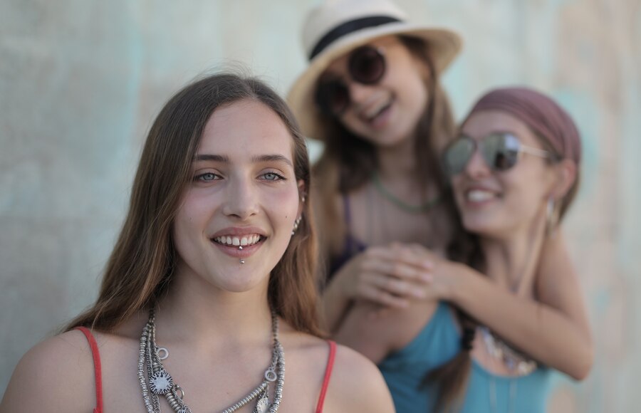 free-photo-beautiful-shot-of-a-group-of-female-friends-having-a-fun