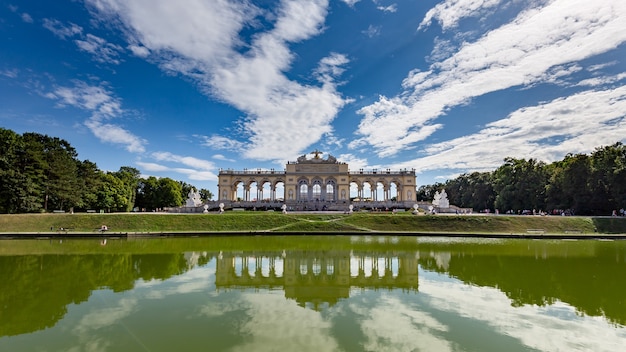 Free Photo | Beautiful shot of schönbrunn schlosspark in vienna, austria