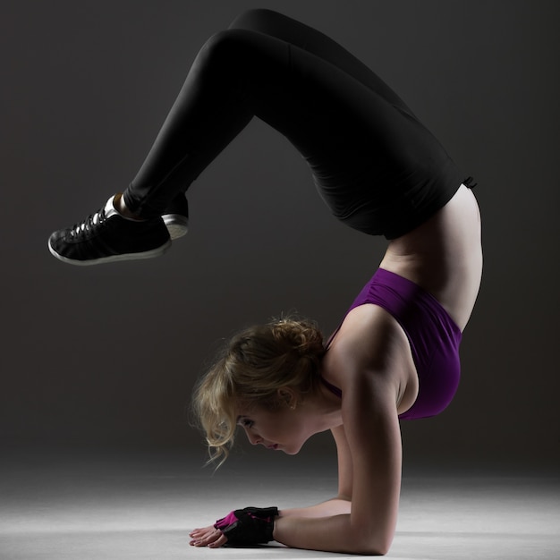 Free Photo Beautiful Sporty Girl Doing Backbend On Forearms