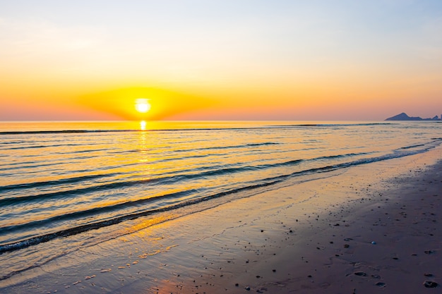 Premium Photo Beautiful Sunrise Or Sunset With Twilight Sky And Sea Beach