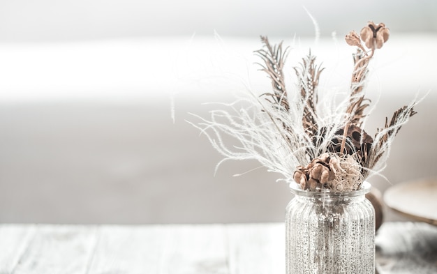ドライフラワーの美しい花瓶 無料の写真