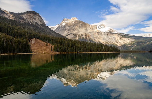 Premium Photo | Beautiful View Of Emerald Lake In Yoho National Park ...