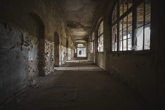 beautiful-view-interior-old-abandoned-building_181624-8998 İnşaat Sektöründe Yapı Kimyasallarının Önemi
