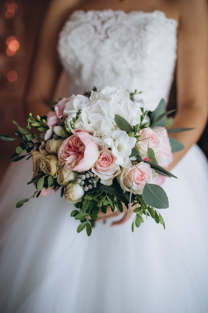 red and white roses wedding bouquet