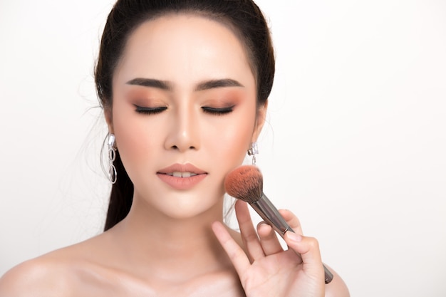 Paano Mawala Ang Eyebags? 17 Effective Ways Para Matanggal Ito