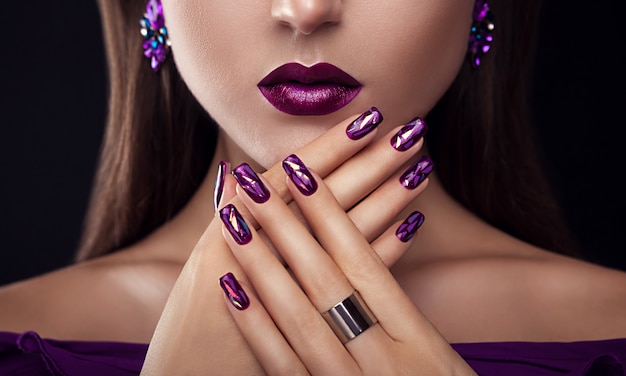 Beautiful woman with perfect make-up and manicure wearing jewellery Premium Photo