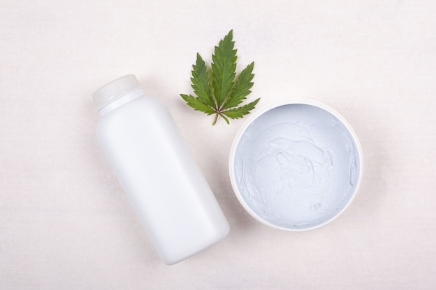 beauty-osmetics-with-marijuana-ream-cannabis-leaf-white-background_118478-706.jpg (626×417)