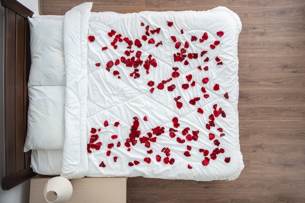 Premium Photo The Bed With A Rose Petals View From Above