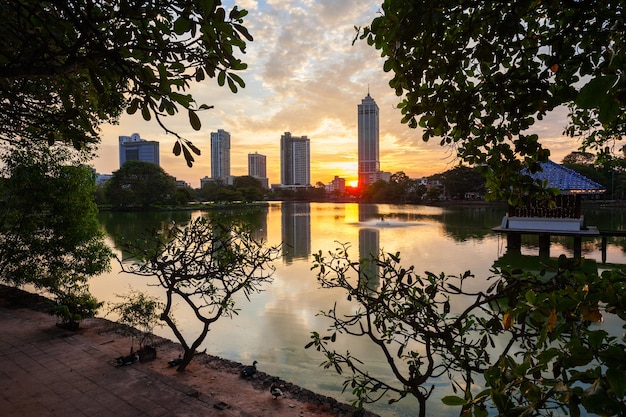 Premium Photo Beira Lake And Colombo City Skyline View At Sunset