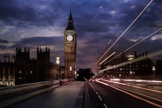 イギリスロンドンのビッグベン時計台 プレミアム写真