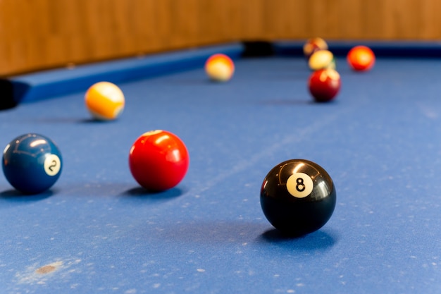 Billiard balls on the snooker table selected focus. Premium Photo