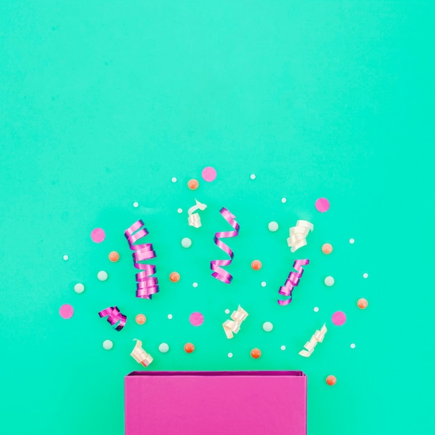 Free Photo | Birthday gift box with confetti