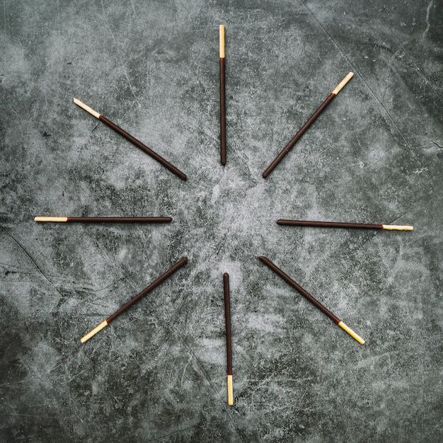 Free Photo | Biscuit stick deep in chocolate arranged in circular on