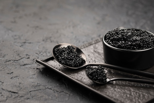 black-caviar-bowl-with-spoons-ladle_23-2148461657.jpg (626×417)