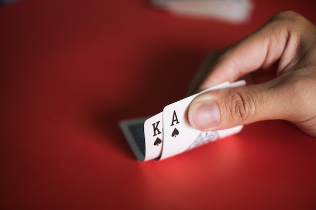 blackjack-cards-hands-red-table_1423-152.jpg (626×417)