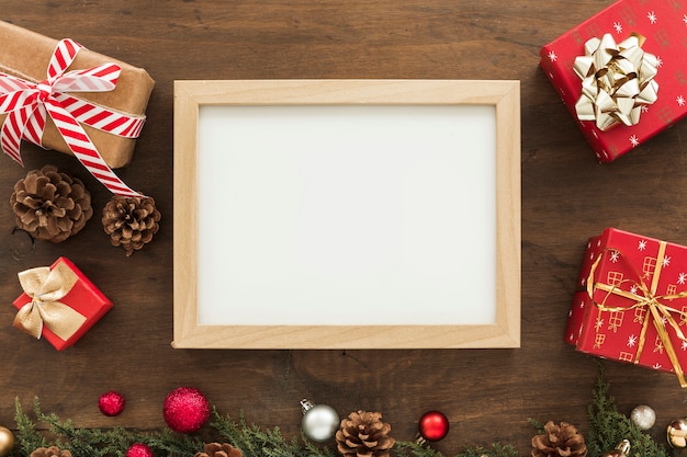 Free Photo | Blank frame with gift boxes