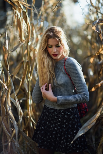 Free Photo Blonde Teen In The Middle Of The Field