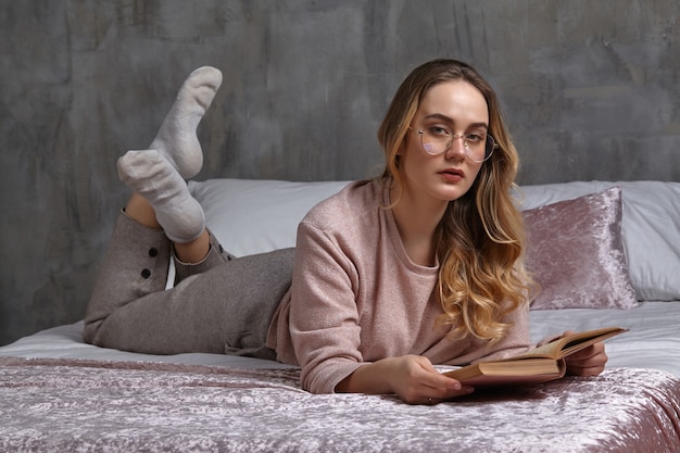 Premium Photo Blonde Woman In Glasses Casual Clothing She Is Looking At You Holding Book 7276