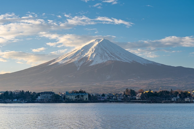 Premium Photo | Blue nice sky with view of mount fuji in japan