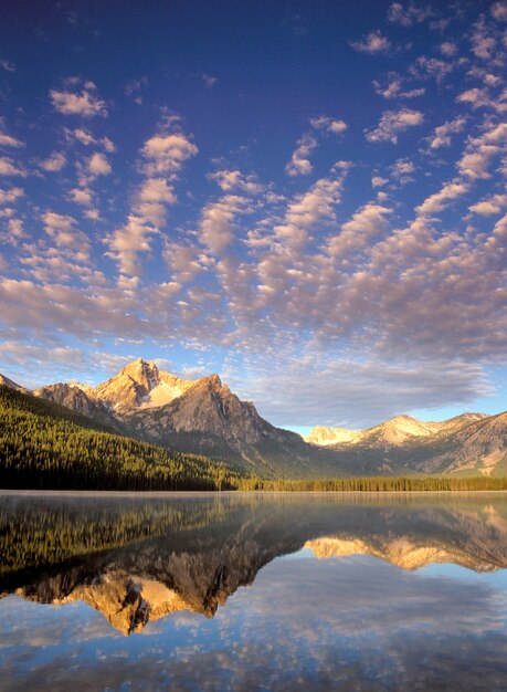 Premium Photo | Blue sky over stanley lake