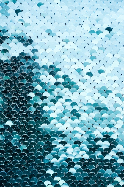 プレミアム写真 明るいスパンコールの青いテクスチャ グラマースケール生地の光沢のあるスパンコールと背景
