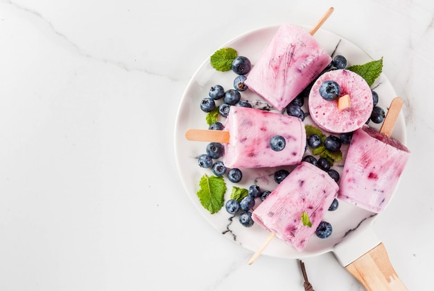best keto sweet treats - Blueberry ice cream popsicles Premium Photo