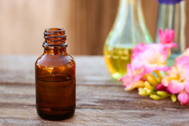 bottle-essential-oil_104376-232.jpg (626×417)