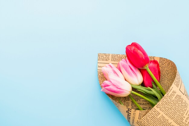 ペーパークラフトの鮮やかな生花の花束 無料の写真