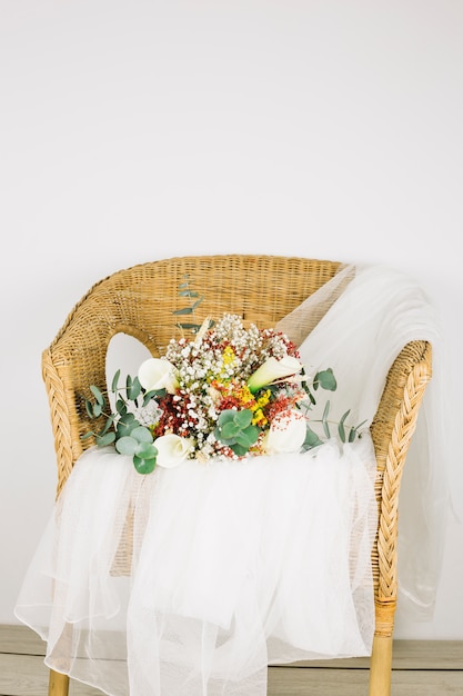 ブライダルベールと花の花束 無料の写真